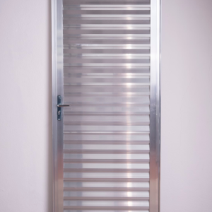 Porta em Alumínio Palheta Lado Esquerdo 210x90 Casabella